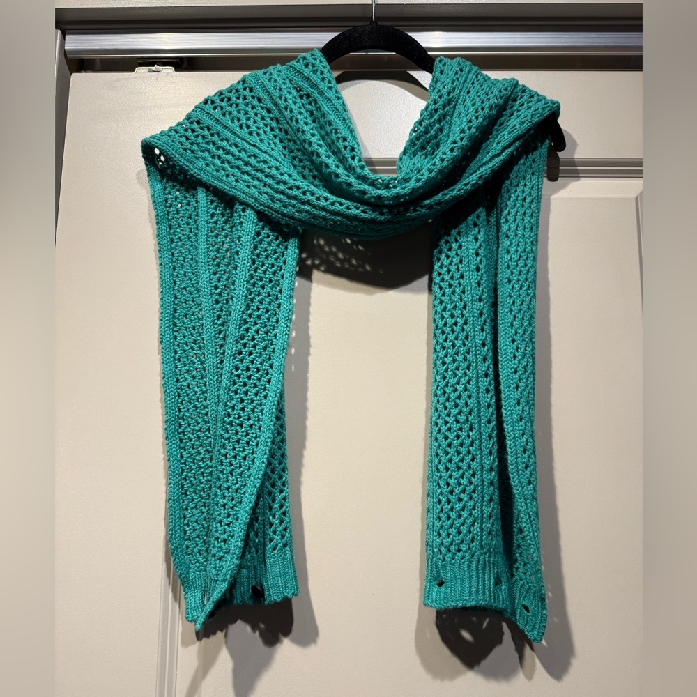 Grace & Lace scarf emerald green Knit Scarf with buttons (one size)